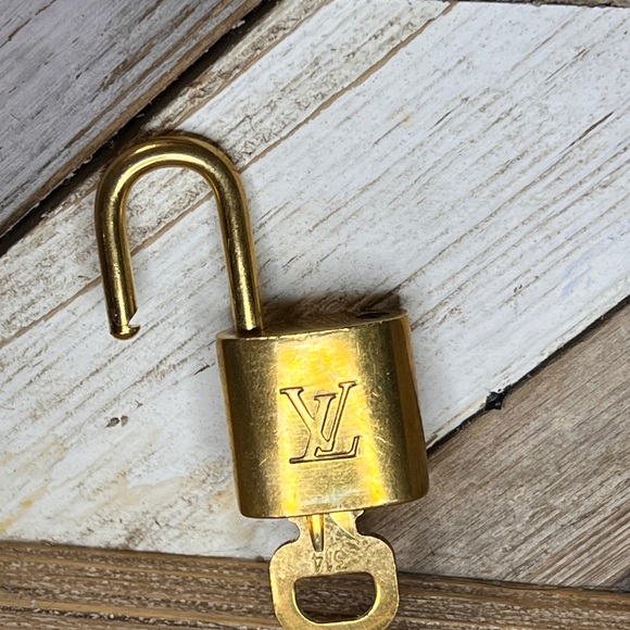 Louis Vuitton Luxurious Gold Padlock with Key - Picture 3 of 4